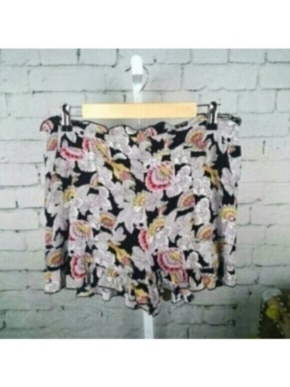 Hazel Floral Ruffled Shorts With Pockets Black Size Large
